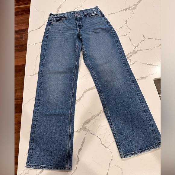 🌸American Eagle Maddie and Kenzie Ziegler Curvy Relaxed Straight Jeans🌸 - Picture 2 of 10